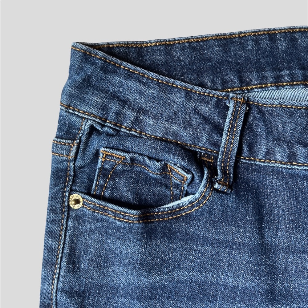Old Navy Rockstar Super Skinny Jeans - Picture 3 of 9